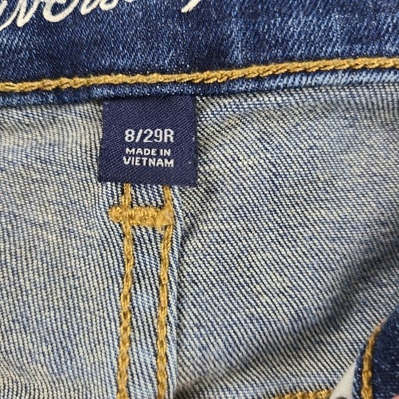 Universal Thread Womens Mid Rise Midi Roll Cuff Jean Shorts Size 8 / 29 R - Picture 5 of 11